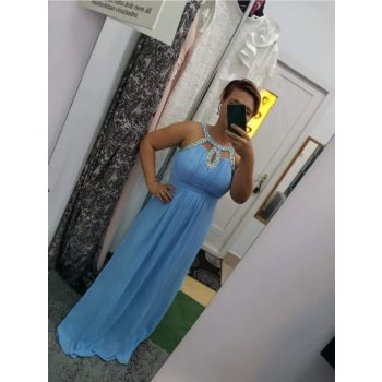 Kövekkel díszített ruha 